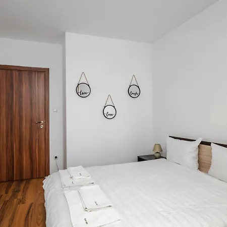 Daire Terra Vibes 1bd With Fast Wi-fi & Balcony By Flat Mаnager Sofya