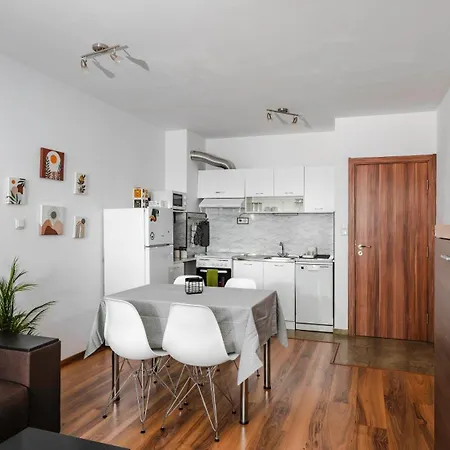 Terra Vibes 1bd With Fast Wi-fi & Balcony By Flat Mаnager Sofya
