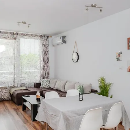Daire Terra Vibes 1bd With Fast Wi-fi & Balcony By Flat Mаnager *