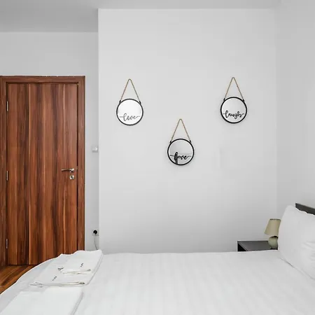 Daire Terra Vibes 1bd With Fast Wi-fi & Balcony By Flat Mаnager Sofya
