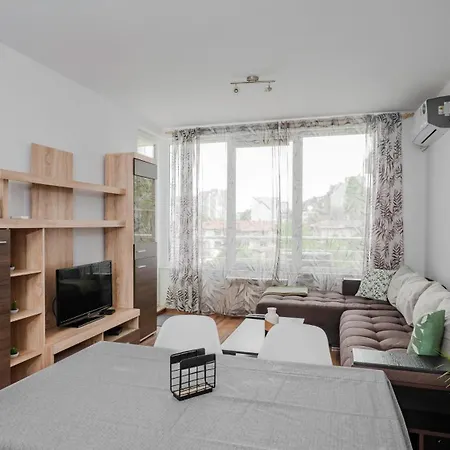 Terra Vibes 1bd With Fast Wi-fi & Balcony By Flat Mаnager Sofya